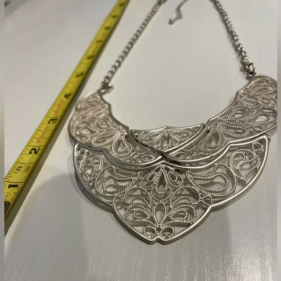 Vintage Silver Tone Choker Necklace Swirl Scrollwork Large Pendant Stunning - Picture 4 of 6